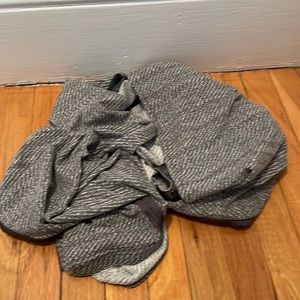 Lululemon wrap snap scarf